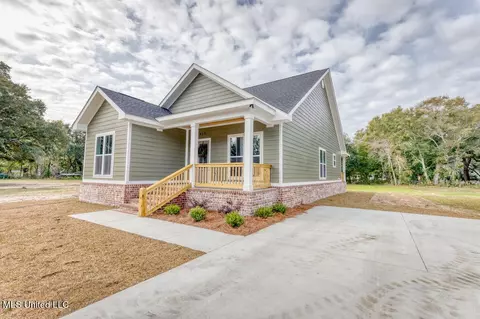 1419 Mantou St, Pascagoula, MS 39567
