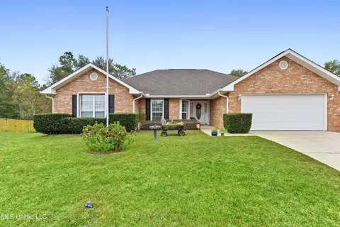 3030 Brookwood Dr, Ocean Springs, MS 39564