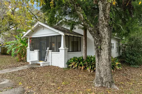 421 Pine St, Picayune, MS 39466