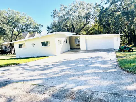 821 Powells Point Dr, Gautier, MS 39553