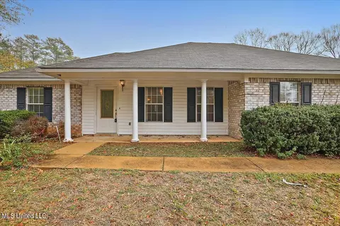 111 Hamilton Dr, Hazlehurst, MS 39083
