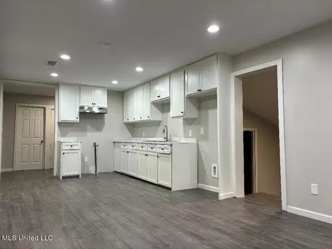 3162 Sears St, Jackson, MS 39213 photo 2