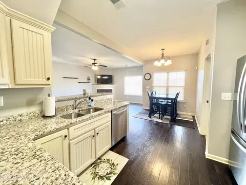 1221 E Cross Creek Dr, Hernando, MS 38632 photo 9