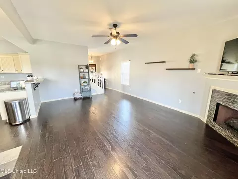 1221 E Cross Creek Dr, Hernando, MS 38632 photo 8