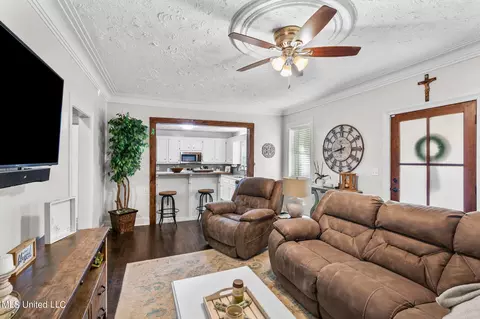 Living - 404 Eldorado Rd, Pearl, MS 39208 photo 6 of 7