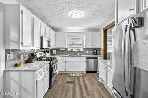 Kitchen - 404 Eldorado Rd, Pearl, MS 39208 photo 1 of 7