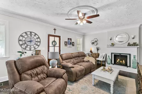Living - 404 Eldorado Rd, Pearl, MS 39208 photo 4 of 7