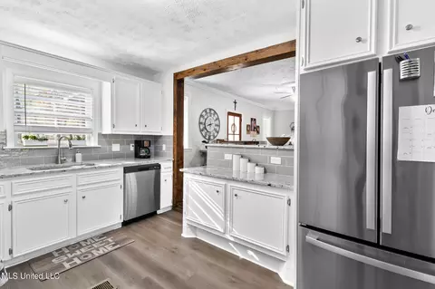 Kitchen - 404 Eldorado Rd, Pearl, MS 39208 photo 3 of 7