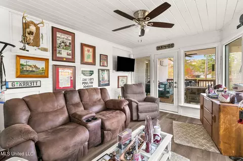 Living - 404 Eldorado Rd, Pearl, MS 39208 photo 2 of 7