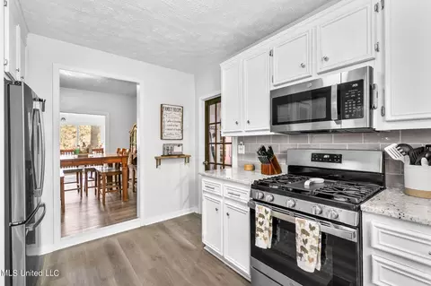 Kitchen - 404 Eldorado Rd, Pearl, MS 39208 photo 5 of 7
