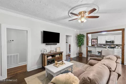 Living - 404 Eldorado Rd, Pearl, MS 39208 photo 5 of 7