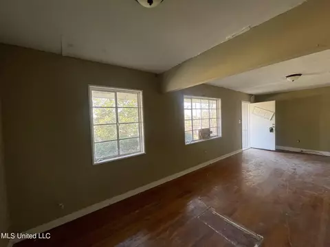 385 Lawrence Rd, Jackson, MS 39206 photo 2