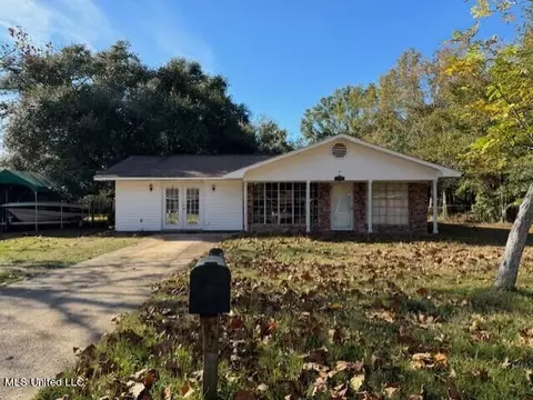 316 Mincheck Rd, Ocean Springs, MS 39564