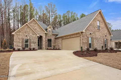 1223 Old Court Xing, Flowood, MS 39232