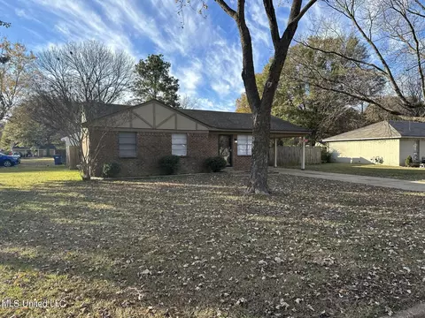 2814 Normandy Dr, Horn Lake, MS 38637