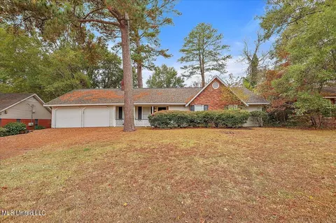 5885 Ferncreek Dr, Jackson, MS 39211