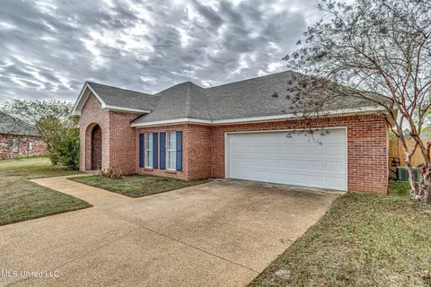 327 Cherry Bark Dr, Brandon, MS 39047 photo 2