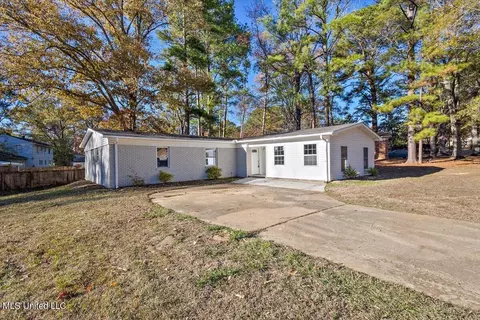 1106 Post Rd, Clinton, MS 39056
