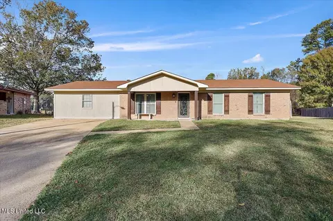 2402 Gina Dr, Pearl, MS 39208