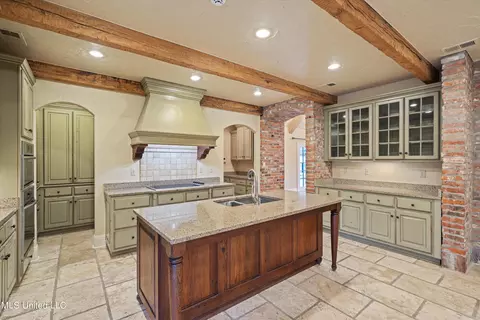 Kitchen - 6028 E Fleur De Lis, Olive Branch, MS 38654 photo 3 of 4