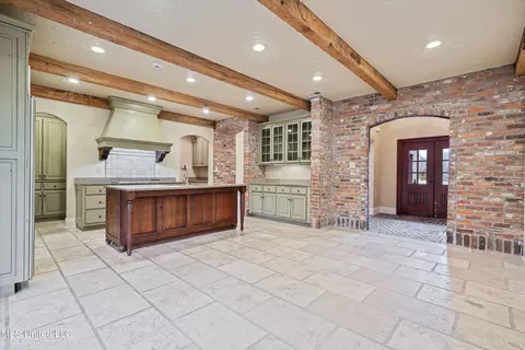 Kitchen - 6028 E Fleur De Lis, Olive Branch, MS 38654 photo 2 of 4