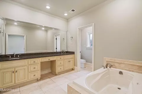 Bath - 6028 E Fleur De Lis, Olive Branch, MS 38654 photo 1 of 4