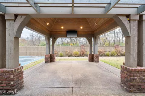Exterior - 6028 E Fleur De Lis, Olive Branch, MS 38654 photo 5 of 9