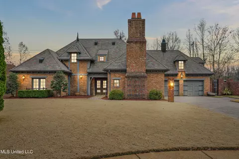 Exterior - 6028 E Fleur De Lis, Olive Branch, MS 38654 photo 2 of 9