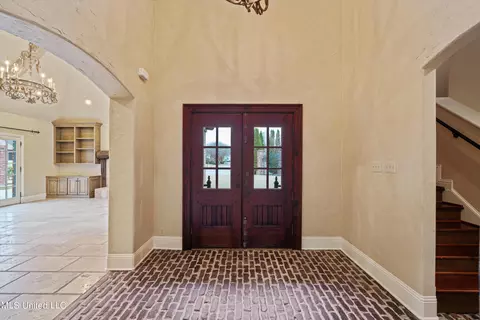 Entry Way - 6028 E Fleur De Lis, Olive Branch, MS 38654 photo 2 of 4