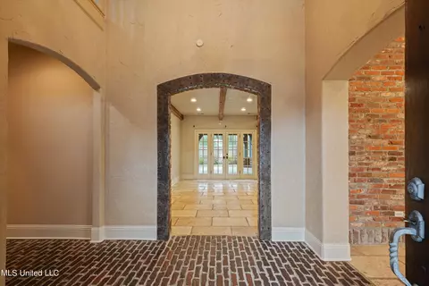 Entry Way - 6028 E Fleur De Lis, Olive Branch, MS 38654 photo 1 of 4