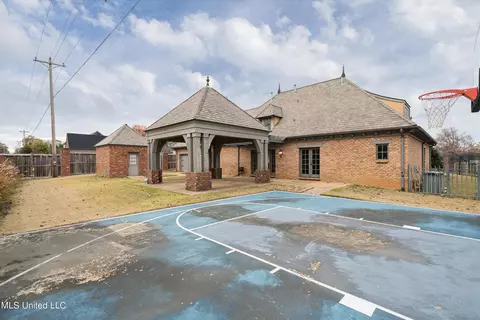 Exterior - 6028 E Fleur De Lis, Olive Branch, MS 38654 photo 7 of 9