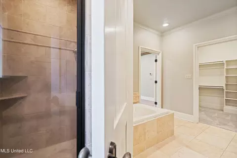 Bath - 6028 E Fleur De Lis, Olive Branch, MS 38654 photo 2 of 4