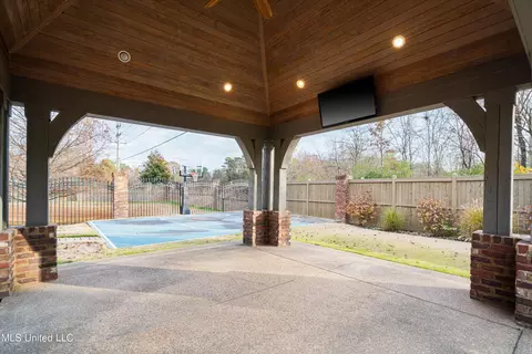 Exterior - 6028 E Fleur De Lis, Olive Branch, MS 38654 photo 6 of 9