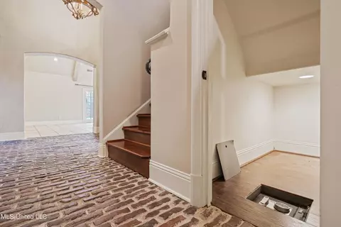 Entry Way - 6028 E Fleur De Lis, Olive Branch, MS 38654 photo 3 of 4