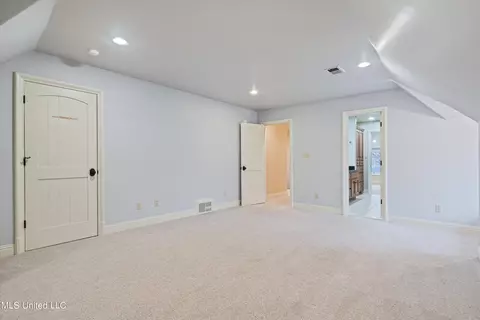 Bedroom - 6028 E Fleur De Lis, Olive Branch, MS 38654 photo 2 of 2