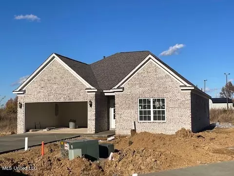 5870 Thomas St, Horn Lake, MS 38637