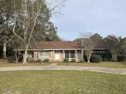 1023 Clubhouse Dr, Wiggins, MS 39577