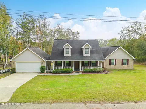 39 Cove Lake Rd, Carriere, MS 39426