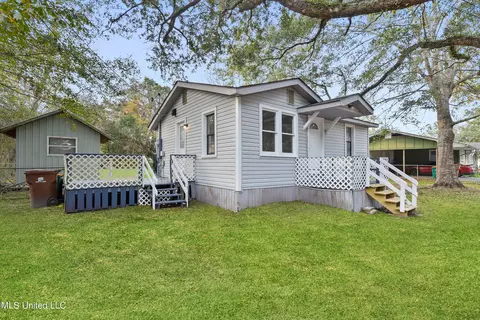 13075 Michael St, Biloxi, MS 39532 photo 2