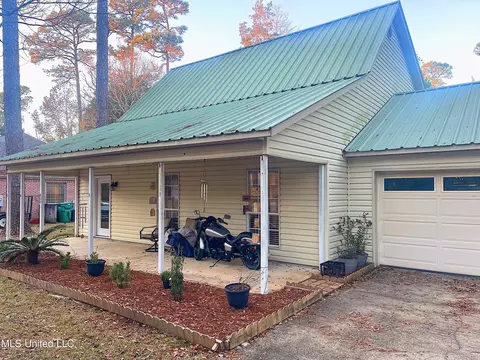 2104 Woodville Ln, Gautier, MS 39553