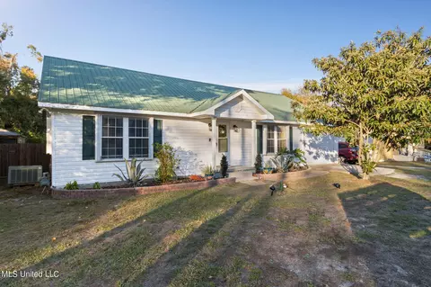 908 25th St, Gulfport, MS 39501