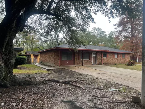 605 E David Dr, Gulfport, MS 39503