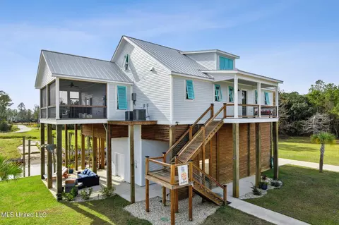 2422 Hau St, Diamondhead, MS 39525