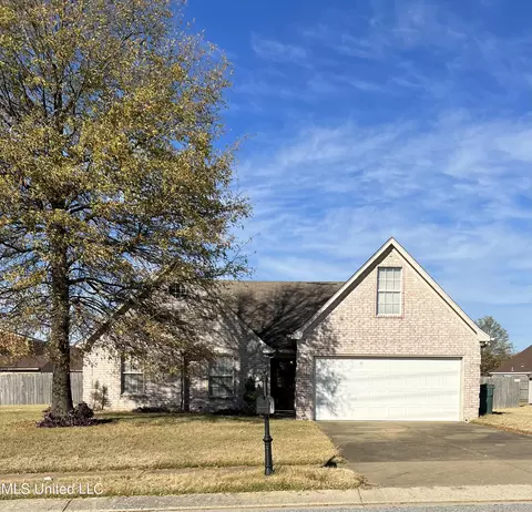 1368 E Custer Dr, Southaven, MS 38671