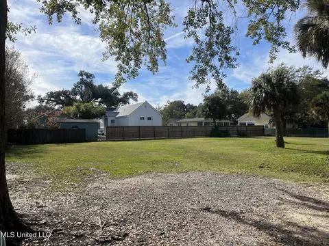 000 State St, Bay Saint Louis, MS 39520