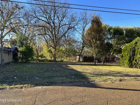 1533 Swayze St, Yazoo City, MS 39194