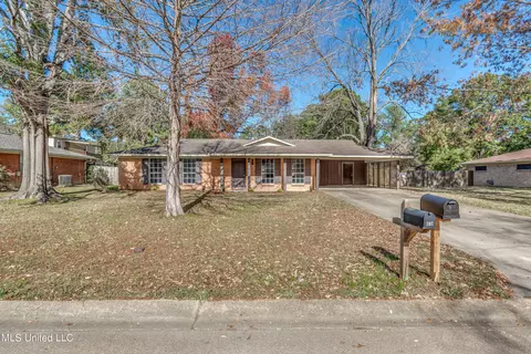 206 Cypress Dr, Madison, MS 39110