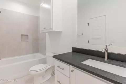 Bath - 128 Catherine Blvd, Clinton, MS 39056 photo 8 of 11