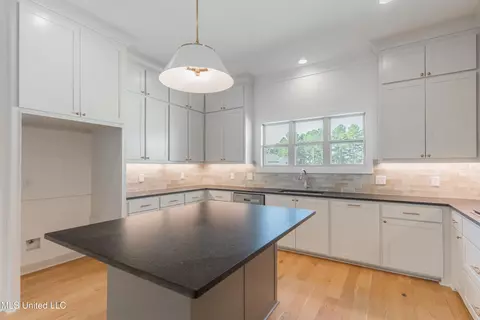 Kitchen - 128 Catherine Blvd, Clinton, MS 39056 photo 2 of 10