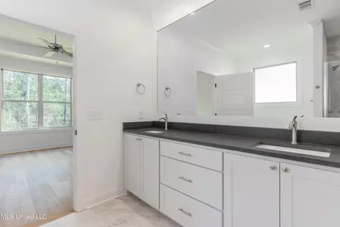 Bath - 128 Catherine Blvd, Clinton, MS 39056 photo 3 of 11